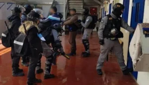 هيئة شؤون الأسرى: المعتقلون في سجني عوفر والنقب يعانون ظروفا إنسانية بالغة الصعوبة